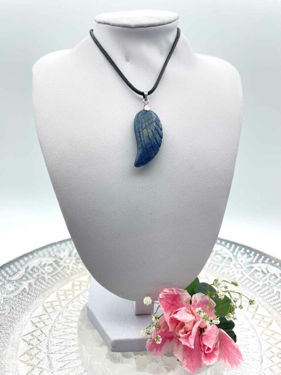 Collier en pierres naturelles lapis lazuli aile d'ange