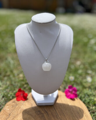 Collier en pierre naturelle cristal de roche en forme de pomme
